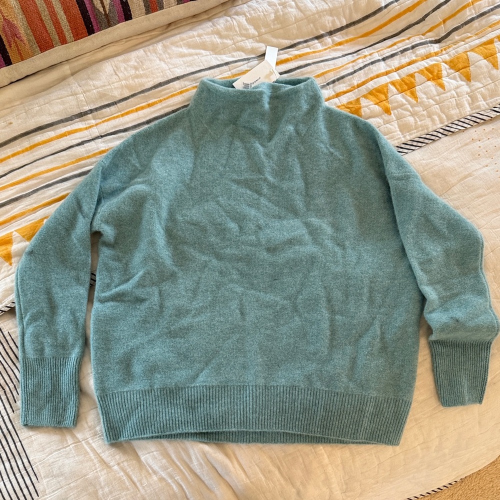Cozy Teal Turtleneck Vince Cashmere Sweater, never worn with tags